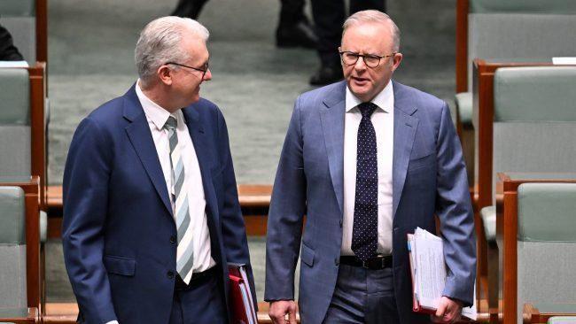 دولت استرالیا هنوز مجرمان غیرشهروند را به نائورو منتقل نکرده است