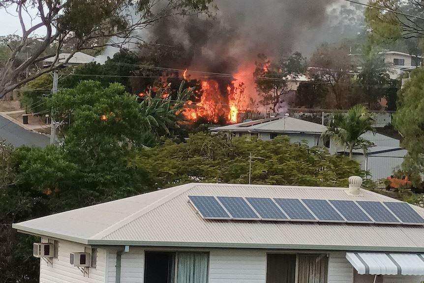 وقوع آتش‌سوزی مهیب در کوئینزلند؛ سه تن جان باختند