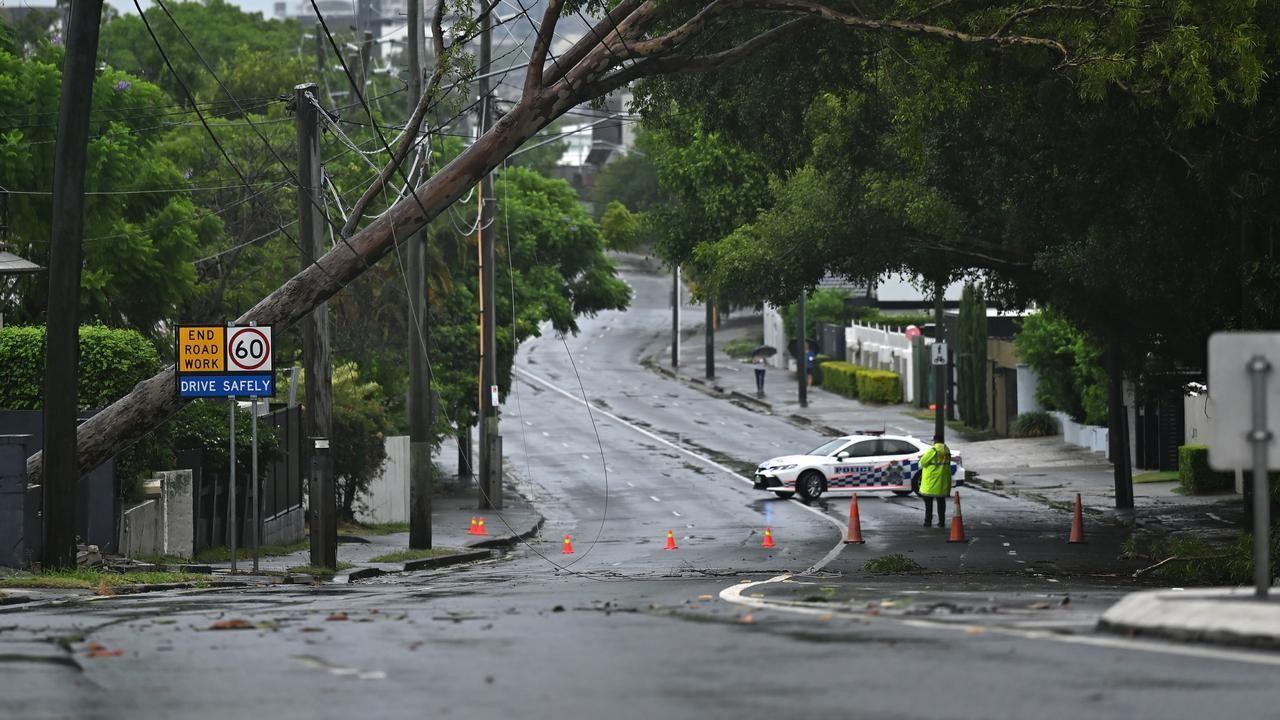 قطعی  گسترده برق و تعطیلی مدارس به دنبال طوفان‌های سهمگین در پایتخت ایالت کوئینزلند
