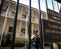 لغو ویزای شهروند آفریقای جنوبی به دلیل مشارکت در تجمع تئونازی‌ها