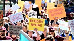 اعتصاب سراسری معلمان ایالت کوئینزلند؛ امتحانات پایان سال در هاله‌ای از ابهام!