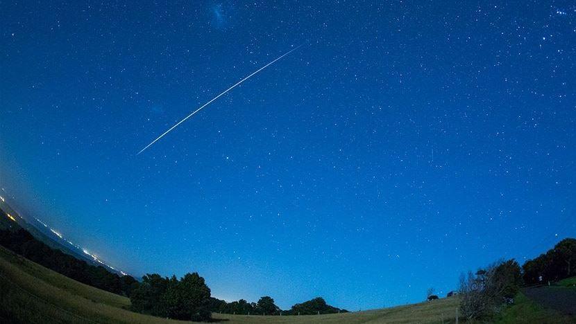 آتش‌بازی بارش شهابی زیبا و جذاب جوزانی در آسمان استرالیا