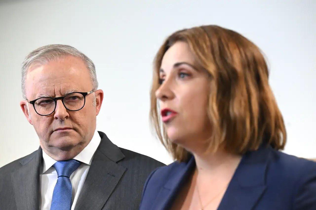 دادستان کل استرالیا بخشی از هزینه‌های سفر خانوادگی خود را بازپرداخت می‌کند