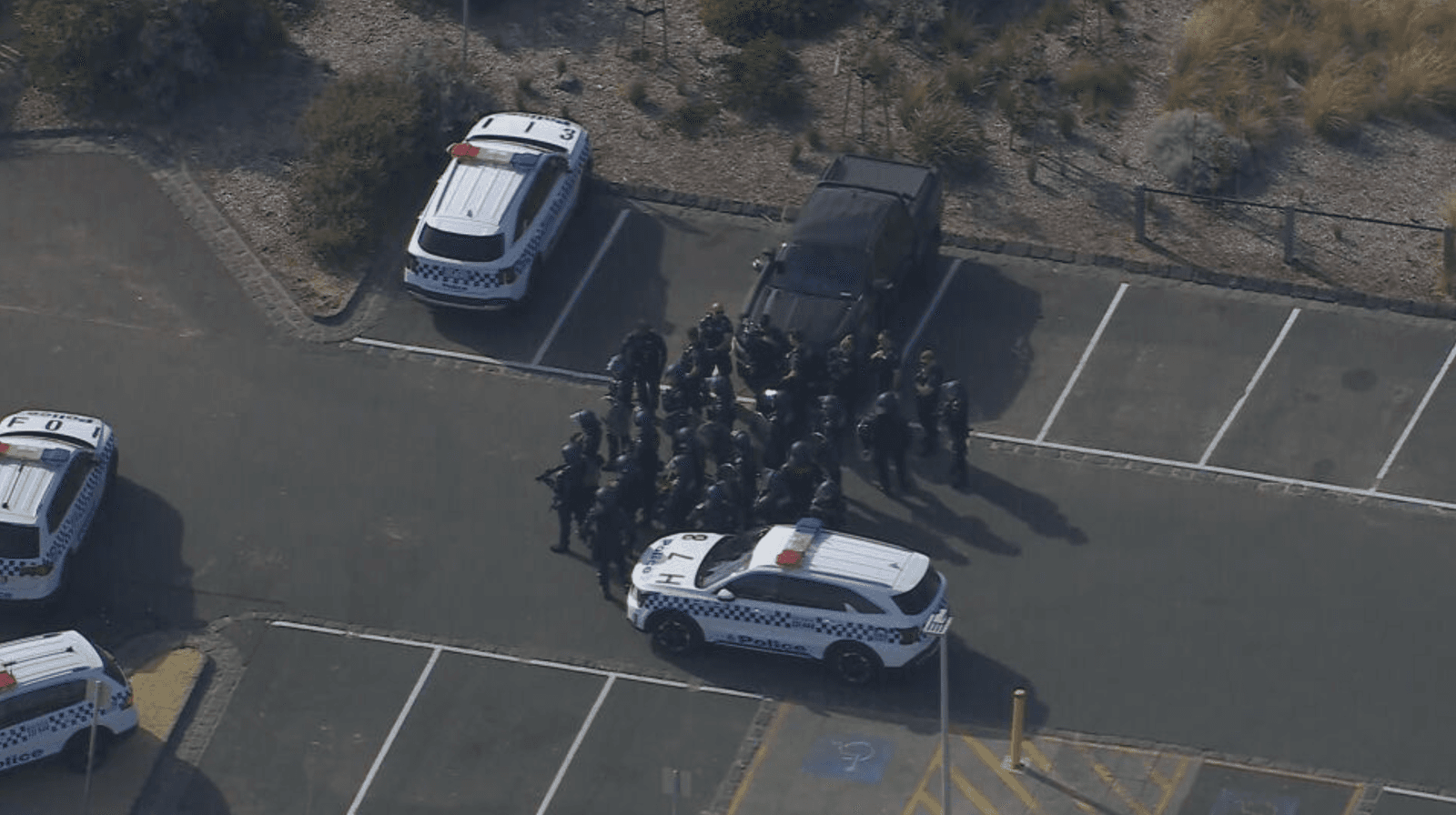 درگیری بی‌سابقه جوانان با پلیس در ساحل موردیالوک ملبورن