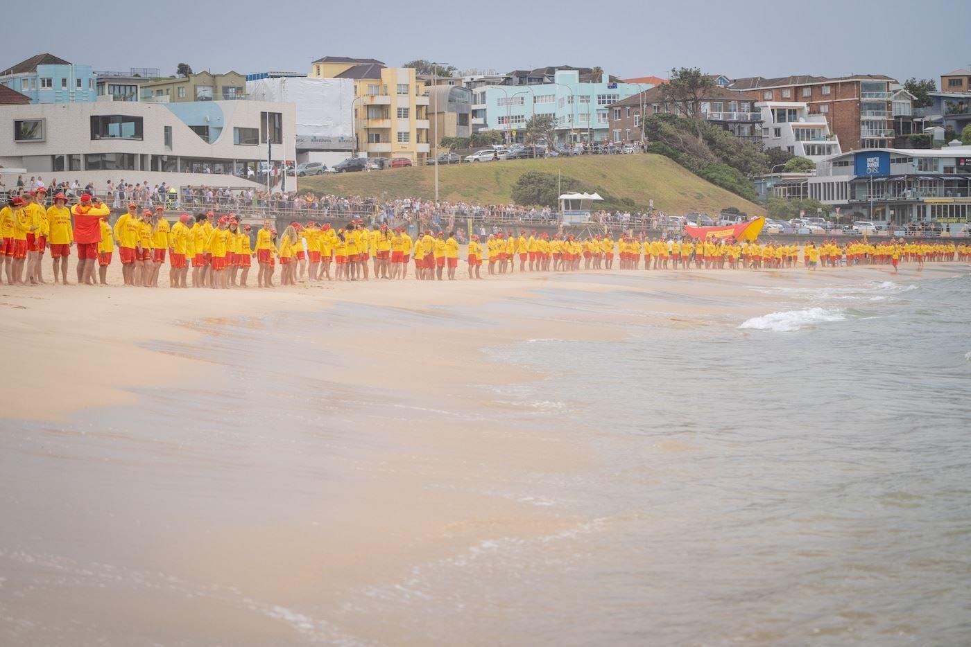 ادای احترام باشکوه نجات غریق‌ها به قربانیان حادثه ساحل بوندای سیدنی