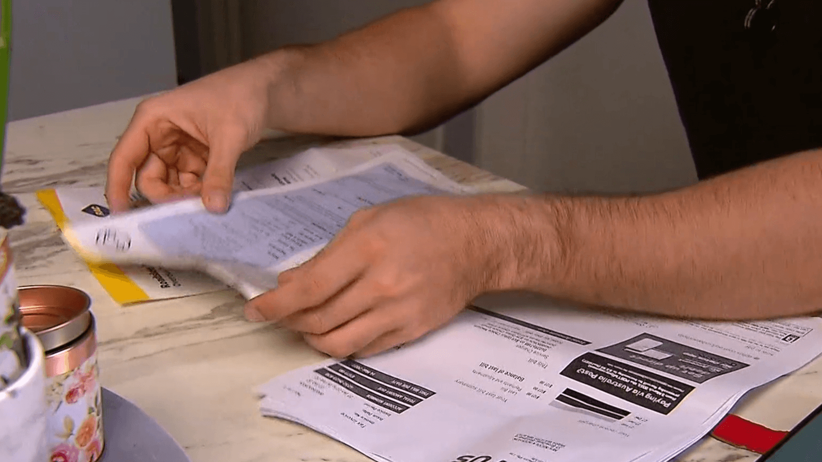 کاهش هزینه‌های انرژی از طریق مقایسه و تغییر دوره‌ای شرکت‌های توزیع برق