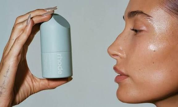 صف طولانی دوستداران محصولات آرایشی برند محبوب "رُود" در سیدنی