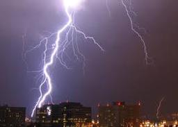 گوگل بخشی از اطلاعات خود را بر اثر صاعقه از دست داد