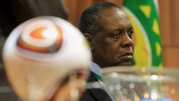 عیسی حیاتو، رئیس موقت فیفا کیست؟/کمیته انضباطی فیفا بلاتر و پلاتینی را ۹۰ روز تعلیق کرد