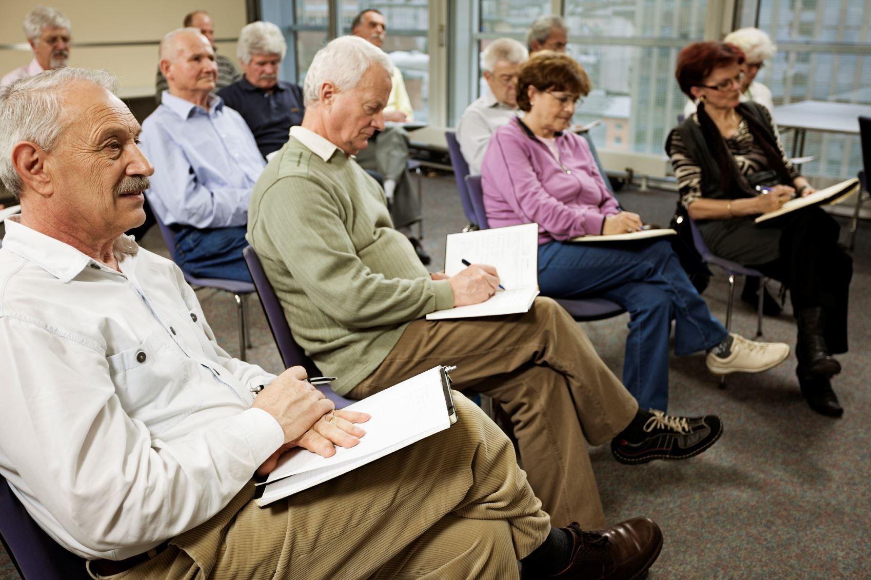 یافته های محققان استرالیایی : مزایای تحصیل سالمندان/ کاهش زوال عقل