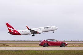 مسابقه‌ درگ تسلا و بوئینگ 737 کانتاس بزرگ‌ترین شرکت هواپیمایی استرالیا