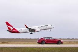 مسابقه‌ درگ تسلا و بوئینگ 737 کانتاس بزرگ‌ترین شرکت هواپیمایی استرالیا