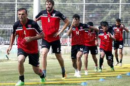 غیبت طولانی مدافع فوتبال استرالیا ، باشگاه پرسپولیس ایران را شاکی کرد..........................