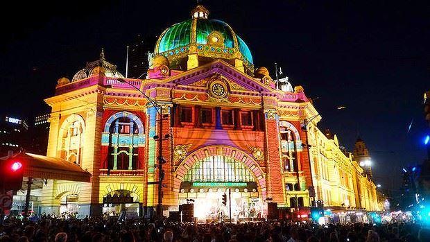 ملبورن ...یک شب رویایی  و شاد در ملبورن استرالیا White Night Melbourne 