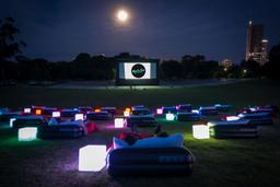 سیدنی ...ایالت نیو ساوت ولز/ تماشای فیلم بر روی تختخواب ( Mov' In Bed )