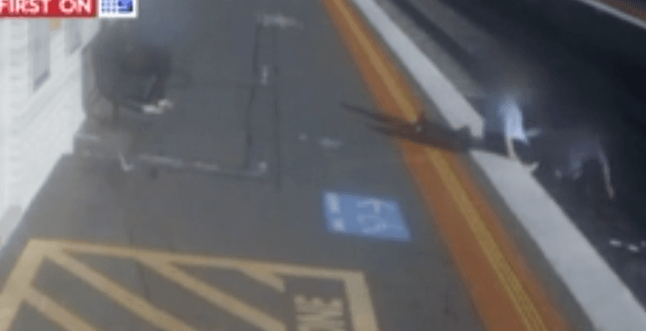 هشدار...در ایستگاه های قطار استرالیا ، مراقب کودکان خود باشید