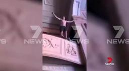 پرش مرگبار شهروند جوان استرالیا از طبقه بالکن کنسرت زنده