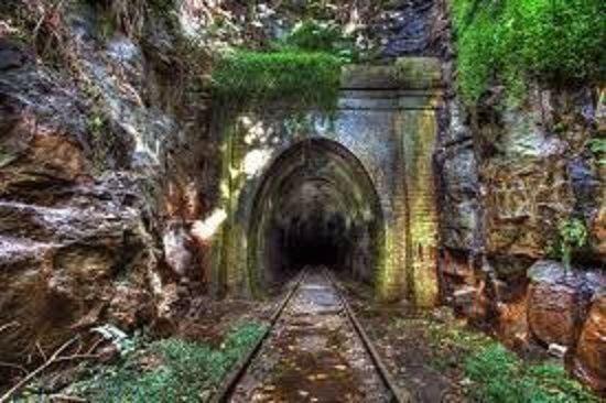 گردشگری استرالیا/سیدنی ...ایالت نیو ساوت ولز/ایستگاه  و تونل تاریخی قطار ( Helensburgh )