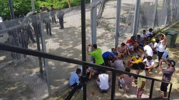 خود زنی پناهجوی جوان ایرانی در جزیره‌ی مانووس! 