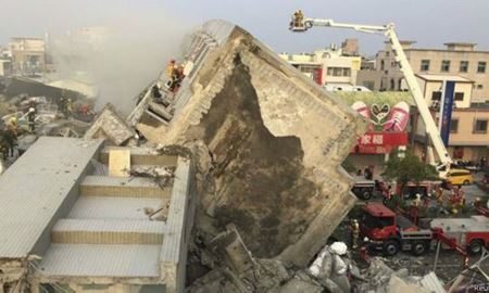 زلزله قوی در تایوان برج‌های مسکونی را واژگون کرد