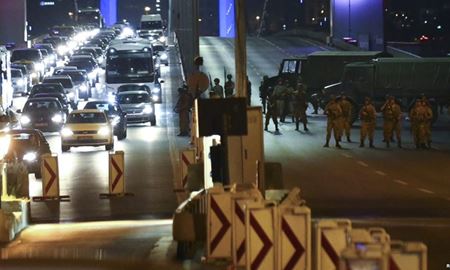 کودتای نظامی توسط ارتش در  ترکیه ، ارتش قدرت را در دست گرفت!!