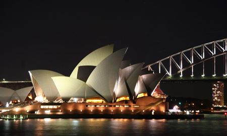 جوان استرالیایی بدلیل انجام حرکات مشکوک به تروریستی در اپرا هاوس سیدنی ، بازداشت شد 