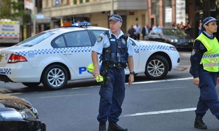 جوان 22 ساله معتقد به داعش با چاقو به شهروند و پلیس استرالیا حمله کرد