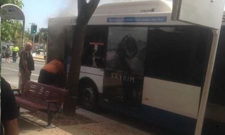 یک مرد 48 ساله در بریزبن استرالیا اتوبوس حامل مسافرین را به آتش کشید