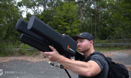 محققان آمریکا و استرالیا ، سلاحی که پهپادها را مجبور به فرود می‌کند را ساختند