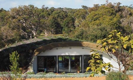 ساخت خانه 'هابیتی' و صرفه جویی انرژی توسط یک استرالیایی