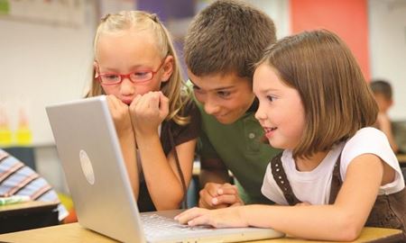 آموزش کودکان در استرالیا از خطرات و امنیت سایبری 