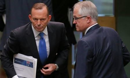 تونی ابوت: «مالکوم ترن‌بل در سیاست پذیرش مهاجردر استرالیا ، سردرگم شده است.»