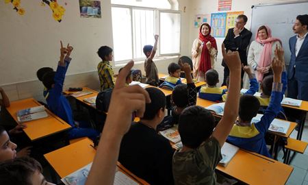 بازدید سفیر استرالیا از یکی از مدارس "کنشگران توسعۀ پارس" در ایران