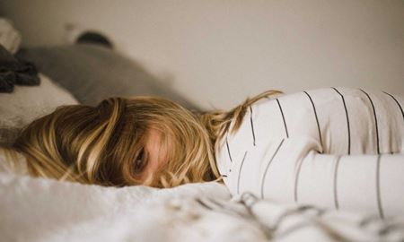 چرا بی خوابی باعث بروز رفتارهای عجیب و غریب می شود