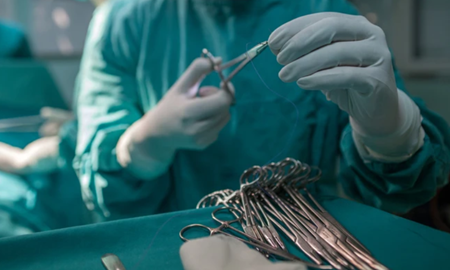 پزشکان استرالیایی می توانند به دلیل اعتقادات مذهبی خود از انجام اعمال جراحی امتناع کنند..آیا این قانون با سوگندنامه پزشکان همخوانی دارد؟