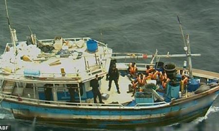  دستگیری قایق حامل پناهجویان غیرقانونی به استرالیا  