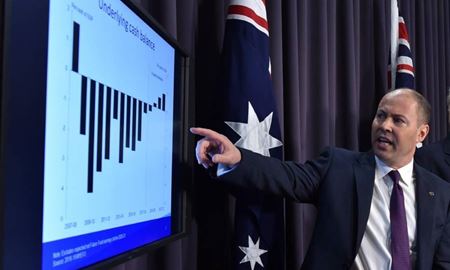 دولت استرالیا فقط به نیمی از میزان مازاد بودجه ای که پیشتر پیشبینی کرده بود دست خواهد یافت