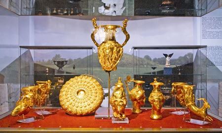 بازگشت ۲۸ اثر باستانی از اتریش به ایران