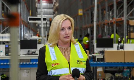 واکنش‌های مثبت و منفی به عزل مدیرعامل سابق پست استرالیا