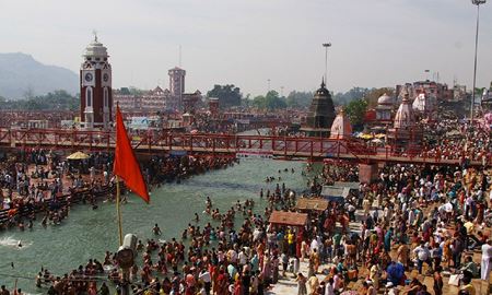 برگزاری جشنواره مذهبی در هند با وجود شیوع ویروس کرونا