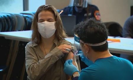 دعوت شهردار نیویورک از گردشگران برای تزریق واکسن