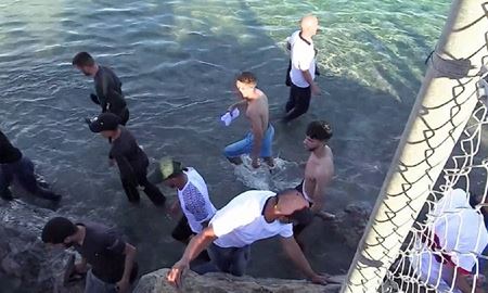 هجوم پناهجویان مراکشی به اسپانیا