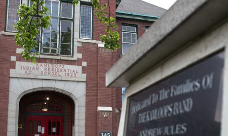 کشف گور دست جمعی کودکان بومی در مدرسه‌ای در کانادا