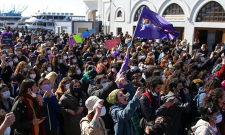 اعتراض زنان ترکیه‌ای به خروج این کشور از یک کنوانسیون