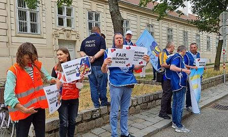 اعتراض کارگران رومانی به دستمزدها با 4 روز پیاده‌روی