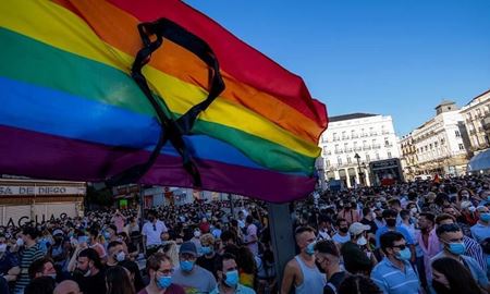 خشم و تظاهرات اسپانیایی‌ها با قتل یک پرستار مرد همجنسگرا