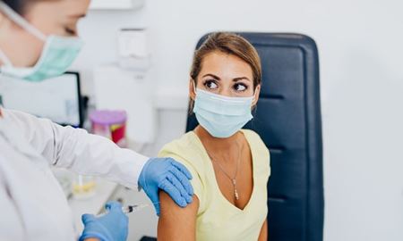 واکسن کرونا باعث کاهش چشمگیر مرگ و میر شده است