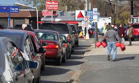 رهبر حزب‌الله لبنان: از ایران بنزین و گازوئیل وارد می‌کنیم