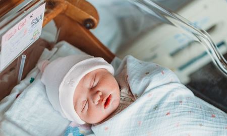 تقاضای 2.5 میلیون پوند غرامت به دلیل جابه‌جا شدن نوزادان در بیمارستان