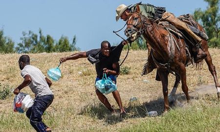 برخورد خشن پلیس مرزبانی آمریکا با مهاجران در مرز مکزیک